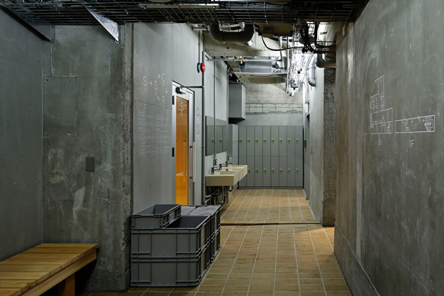 Binanın bodrum katındaki hamam, duş yeri ve sauna olarak dönüştürülüyor.