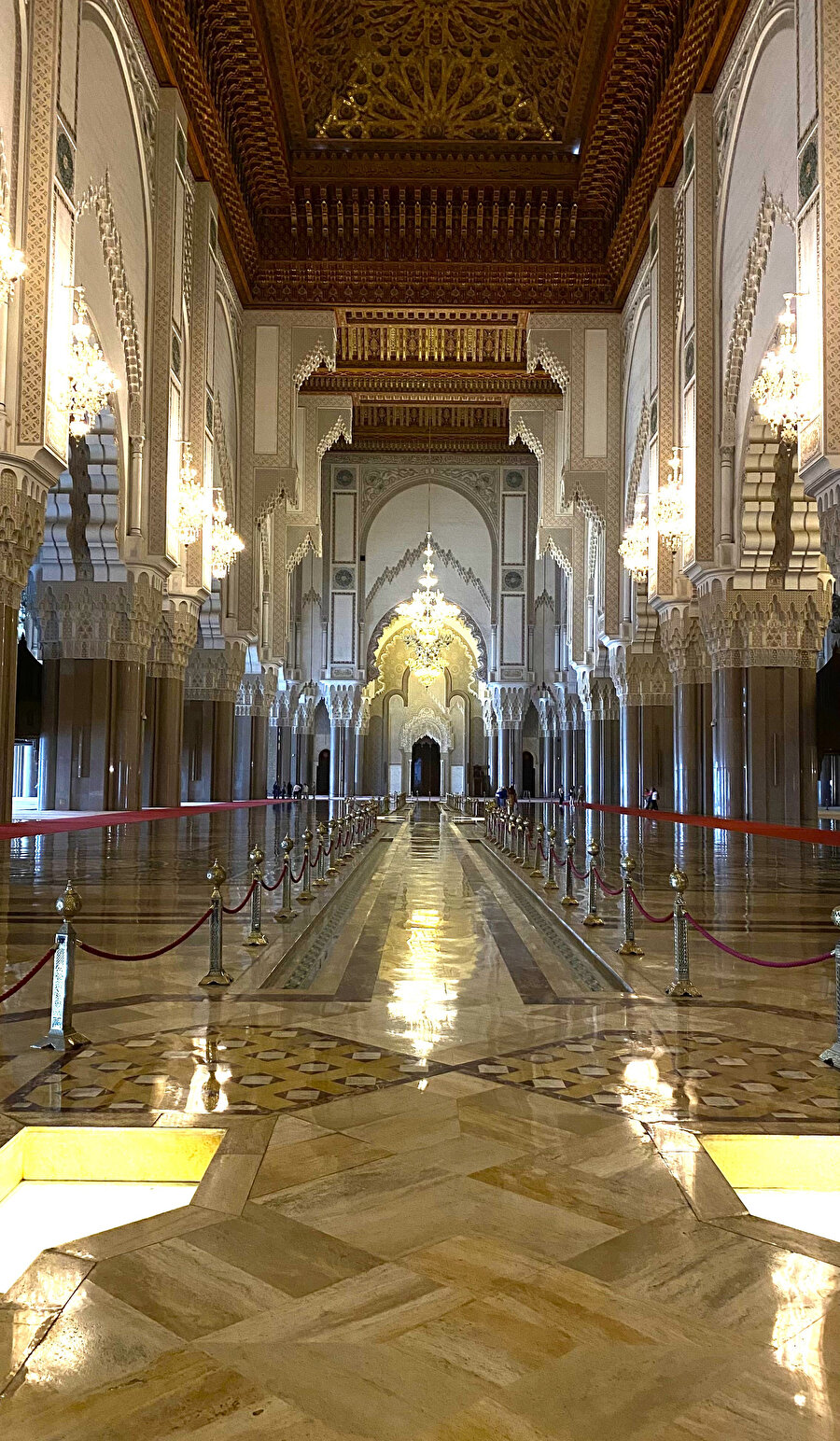 II. Hasan Camii'nin içi.