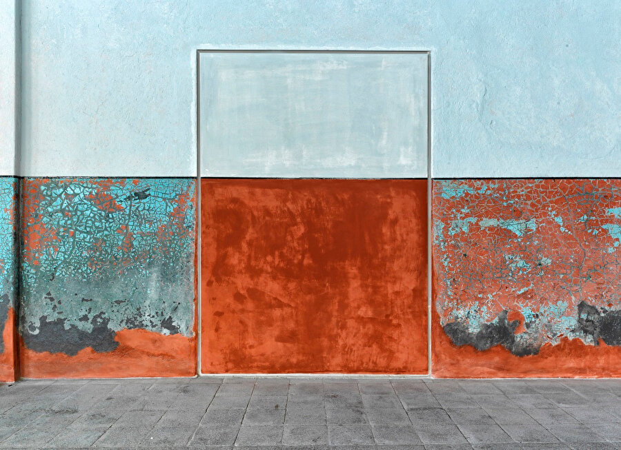 Zaman içerisinde oluşan patinenin özgün endüstriyel yapıların korunması ve katmanlarının sergilenmesinde dönemine ait izlerin barındırılmasına önem veriliyor.