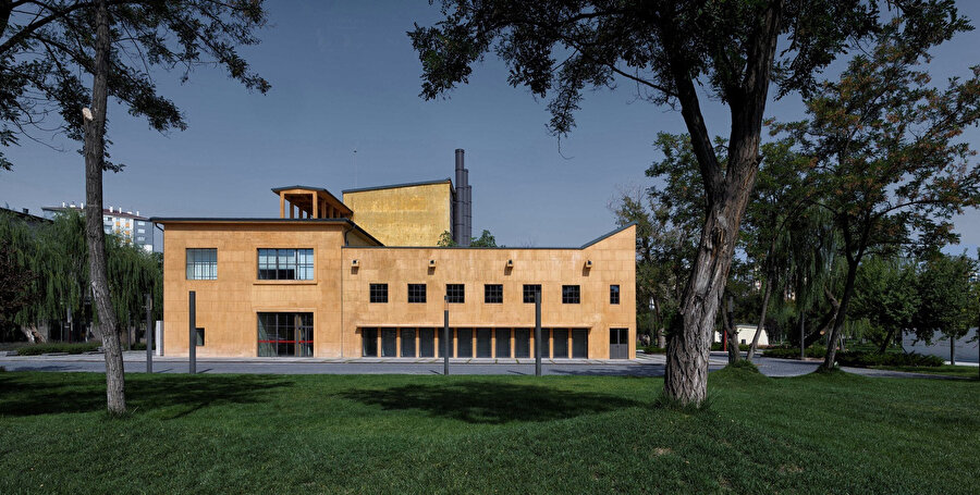 2016 yılında tamamlanan Abdullah Gül Cumhurbaşkanlığı Müzesi ve Kütüphanesi, misafirperver bir kent merkezinin özgün bir şekilde küresel örneğini oluşturuyor.