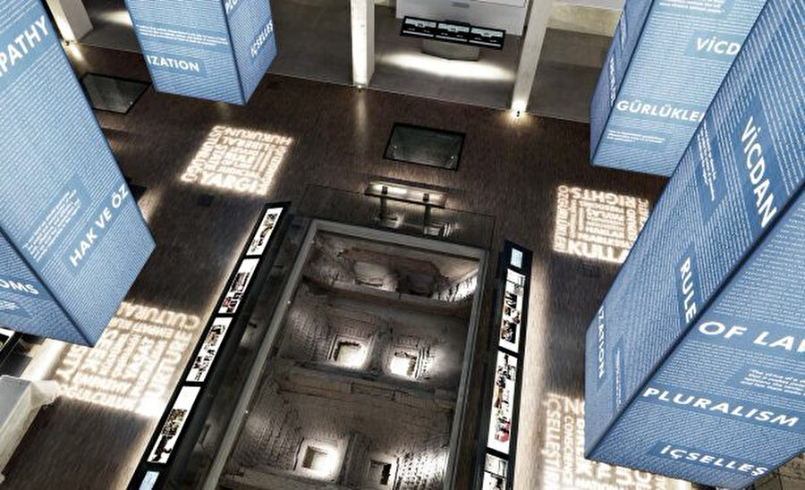 Yapının asli kullanım sürecinden elektrik üretimine ait günümüze ulaşabilmiş kül hazneleri, kömür bacaları gibi benzersiz yapısal unsurlar sergi deneyimine dahil ediliyor.