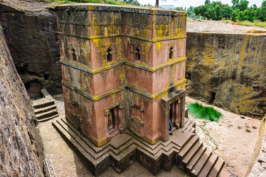 Bet Giyorgas (Azi George) Kilisesi, Lalibela'daki yapılar arasında en son inşa edilen ve en iyi korunanıdır.