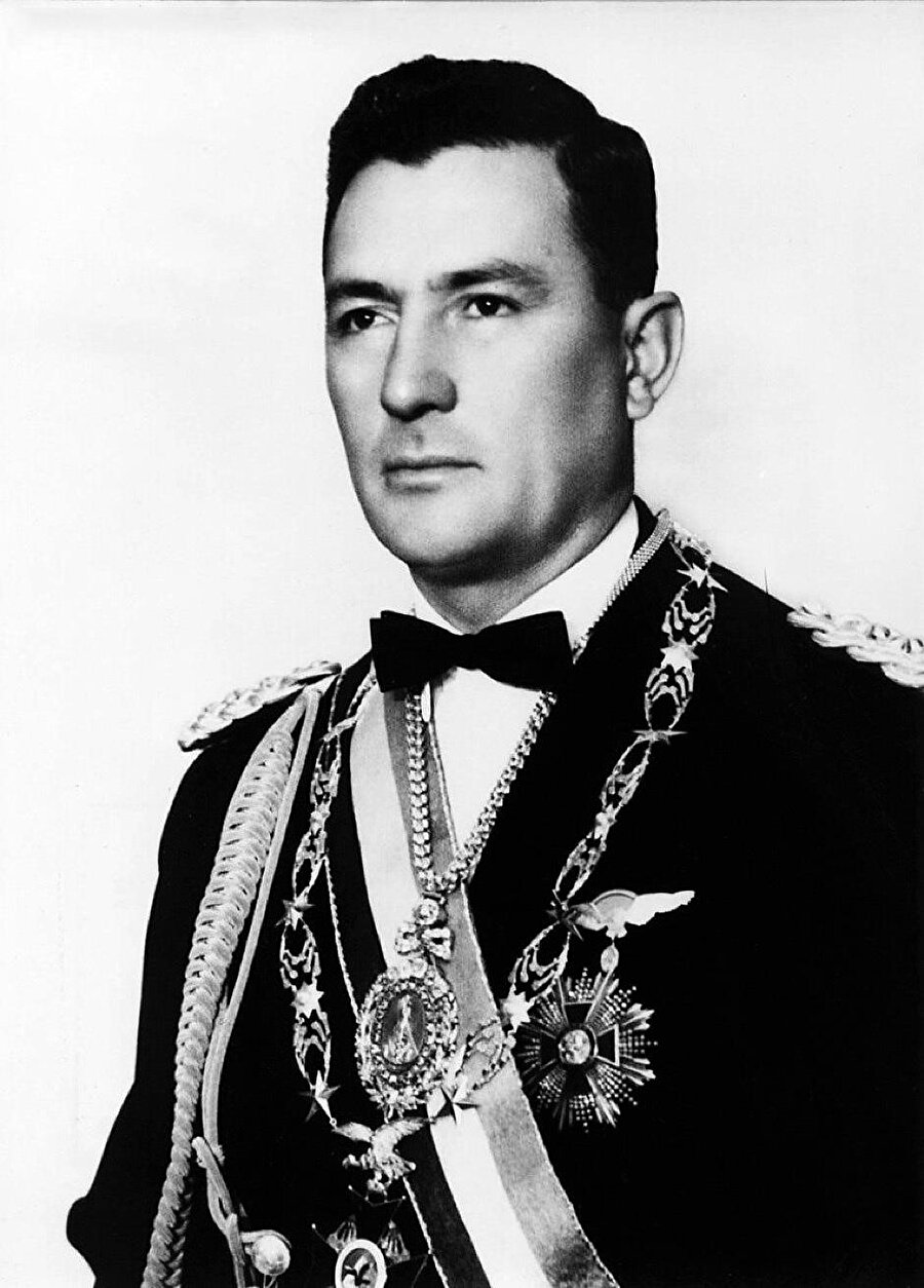 René Barrientos.