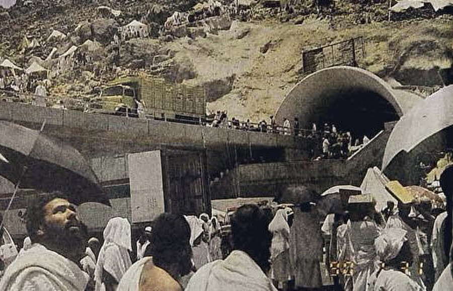 Muaysim Tüneli, Mekke'yi Mina'ya ve Arafat'a bağlayan hayatî bir yol görevi görüyordu. 