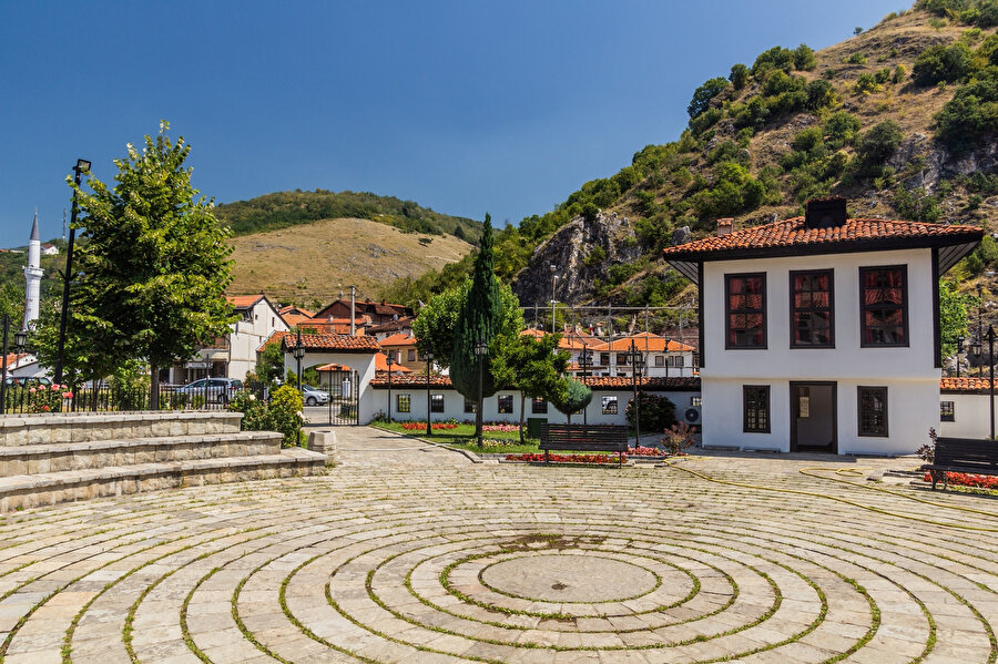 Kosovo - Prizren Arnavut Birliği Anıtsal Kompleksinin zemini.