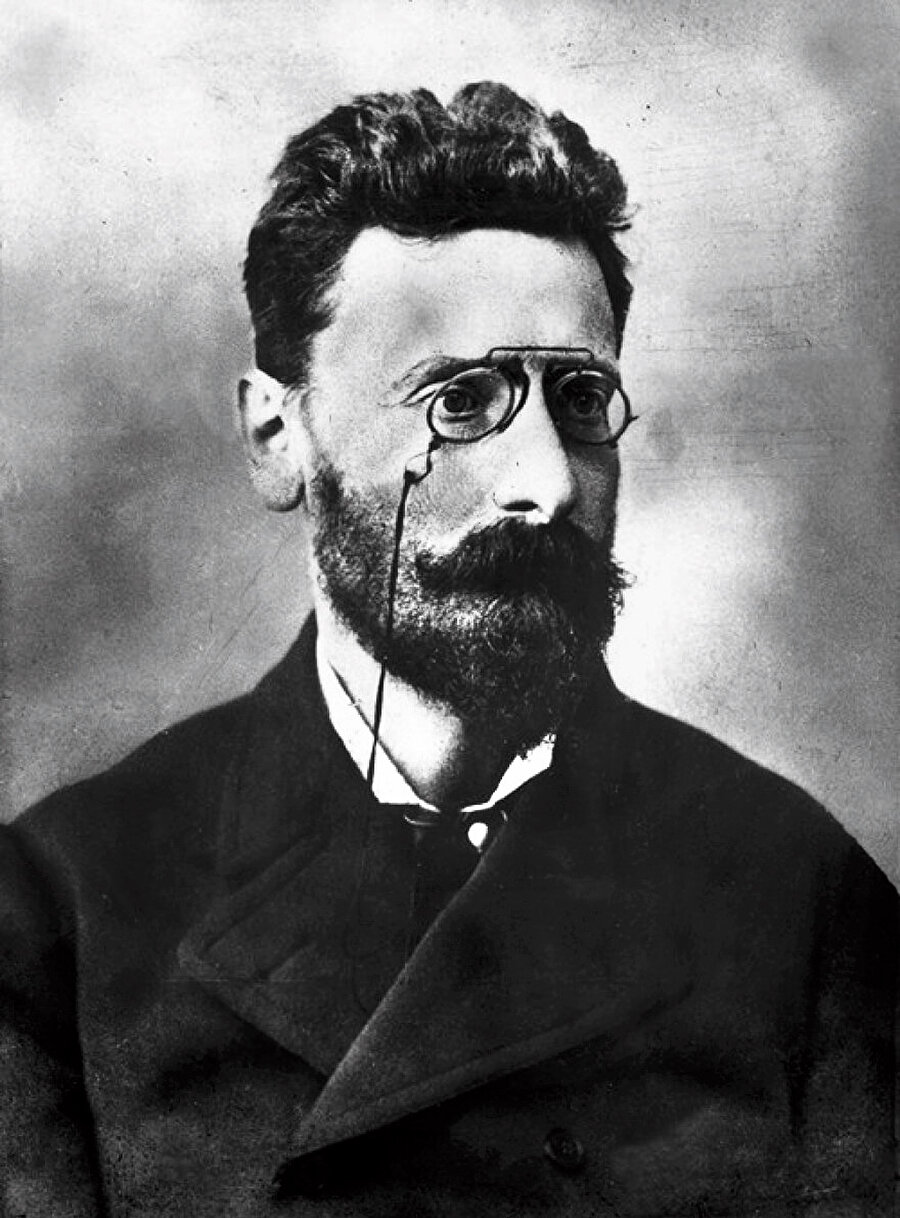 Joseph Pulitzer.