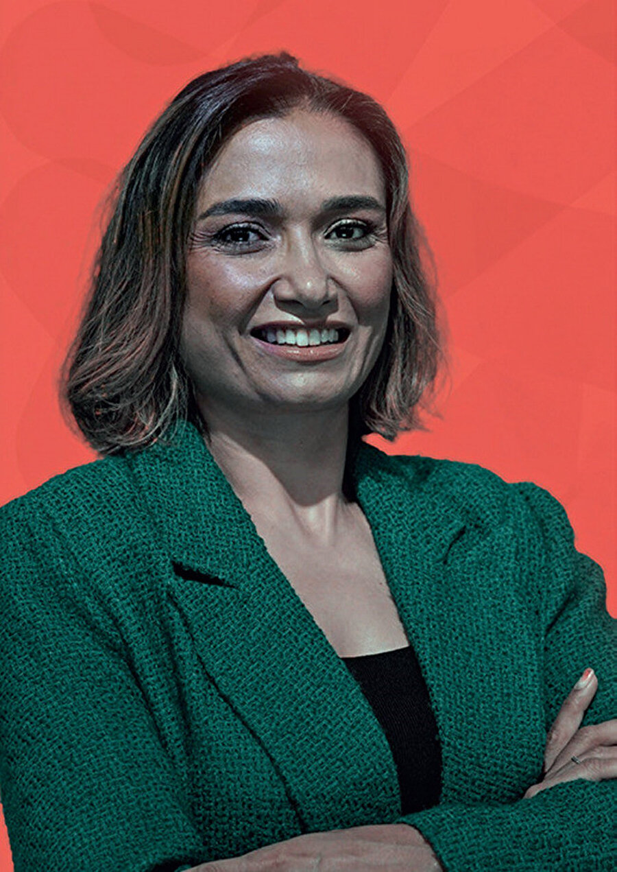 Alev Bayrak.