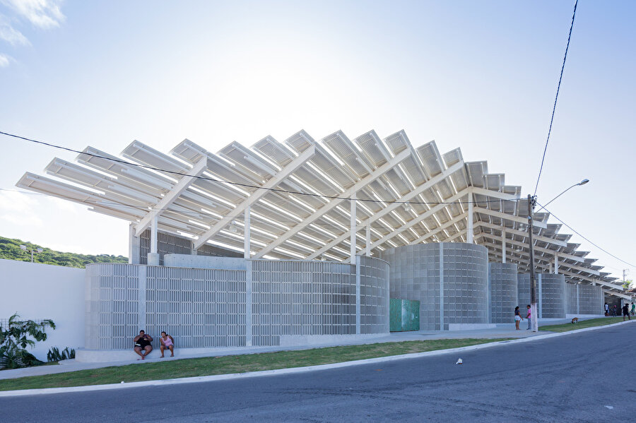 Spor kompleksi 420 kişilik kademeli oturma düzenine sahip.