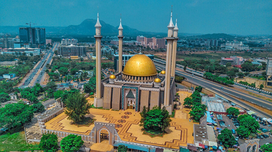 Nijerya'daki İslâm mirasının bir amblemi: Abuja Ulusal Camii