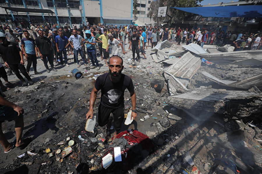 Kıtlık, su krizi ve hastalıklar Gazze’deki sağlık koşullarını daha da kötüleştiriyor; her türlü hastalık veya salgın hastalığa karşı kolay bir av haline gelen Gazze halkı tedavi görmekten de mahrum bırakılıyor.