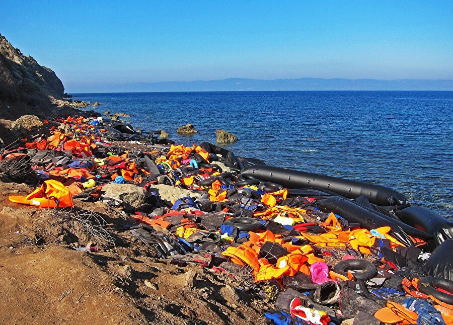 İtalya'nın bu adımla, hem Suriye Devlet Başkanı Beşşar Esed'in uluslararası meşruiyet arayışına hem de İtalya'nın Avrupa'ya göçü durdurma çabalarına destek olacağı düşünülüyor.