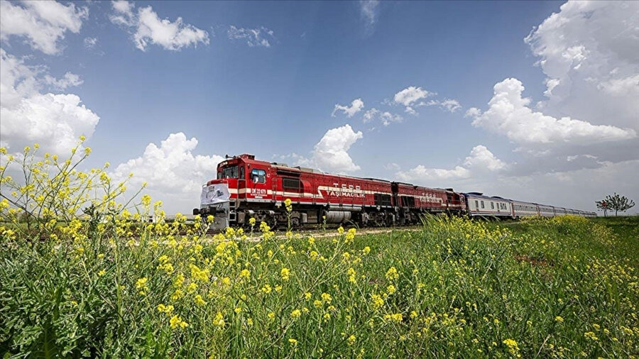Turistik Diyarbakır Ekspresi, Time dergisinin en iyi 100 listesinde.