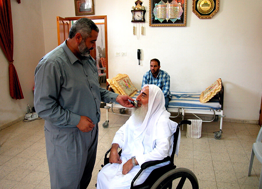 Haniye, Şeyh Ahmed Yasin liderliğinde kurulan Hamas'ın en yakın yardımcılarından biri oldu.