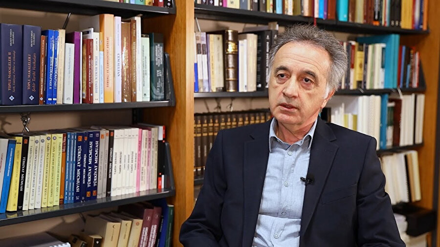 Osmanlı dünyasında şiir dili emperyal bir karaktere bürünmüş vaziyetteydi.