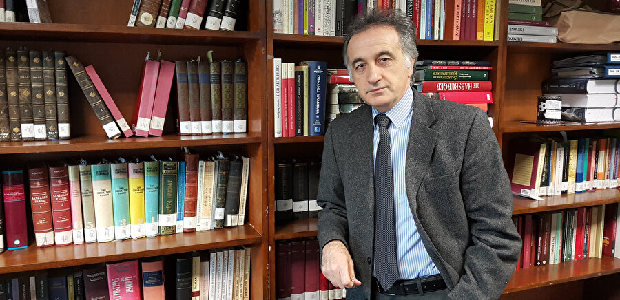 Orta Avrupa’da 150 kadar Osmanlı idaresi altında kalmış Macaristan’ın durumu mesela, oradaki şehirleri gezdiğinizde hâlâ bu etkileri hissediyorsunuz.