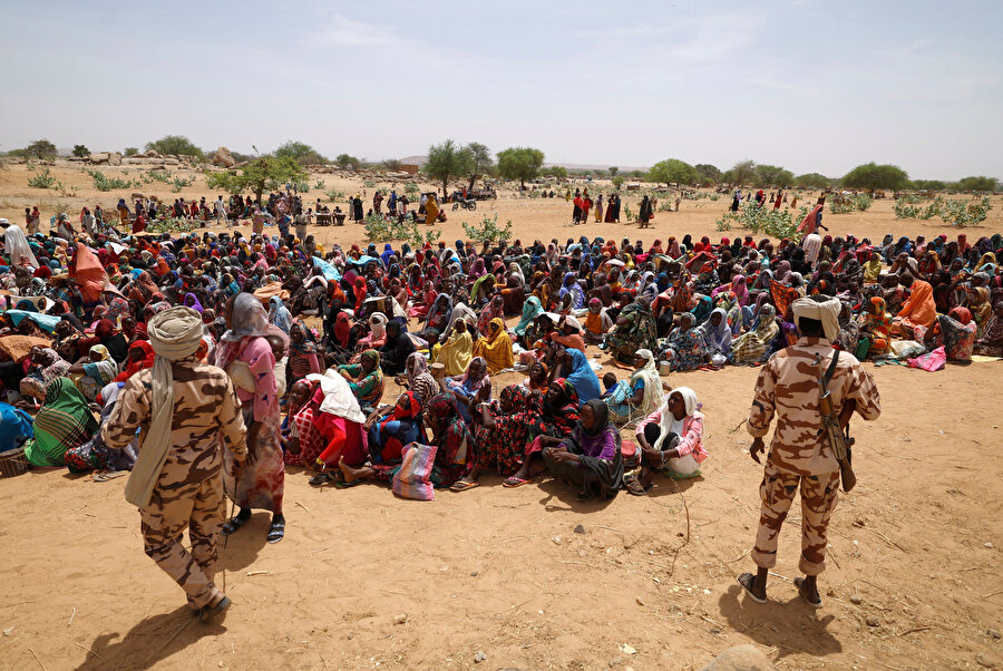 UNICEF, Sudan'da 5 milyon çocuğun evlerinden kaçmak zorunda kaldığını ve bunun çocuk sayısı bakımından dünyadaki en büyük yerinden edilme krizi olduğunu belirtiyor.