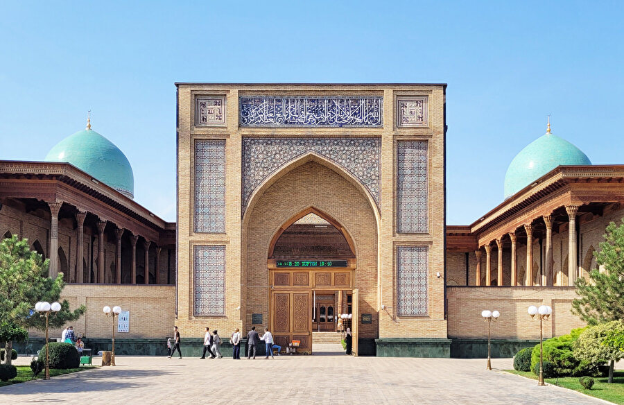Hazreti İmam Camii