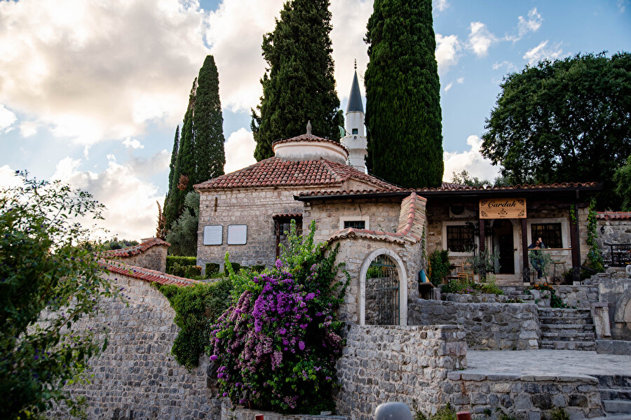 Ömerbaşiç Camii.