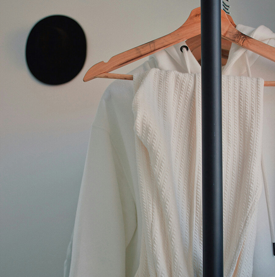 Giyinirken kendini rahat ve şık hissetmen, görünümünü olumlu yönde etkileyecek, gününün daha güzel geçmesini sağlayacak.