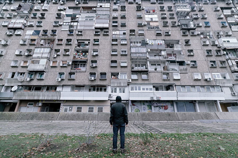 Yapı cephesinden bir görünüm. Yeni Belgrad, Sırbistan. Fotoğraf: Alexhey Kozhenkov 