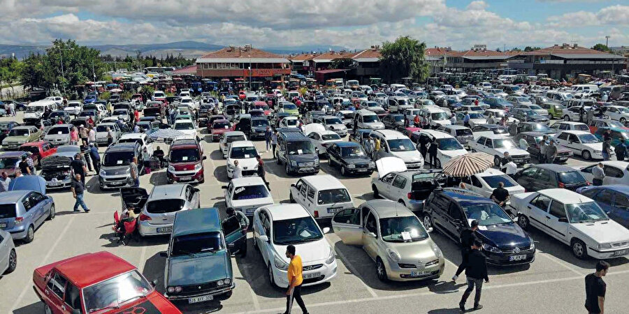 Sıfır kilometre otomobil bayileri ise kendi imkânlarıyla fonladıkları kampanyalardaki farkları ödemekte güçlük çektikleri için kampanyalardan vazgeçmeye başladı.