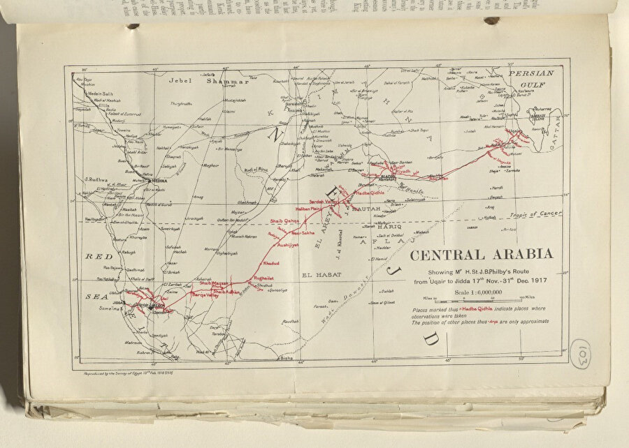 Bültende yayımlanmış bu haritada, İngiliz ajan John Philby’nin Ukayr’dan Cidde’ye gerçekleştirdiği seyahatinin rotası çizilmiş.