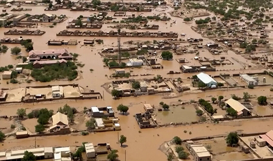 Sudan'da her yıl sel baskınları yaşanırken, milyonlarca yerinden edilmiş insanı sel bölgelerine iten rakip generaller arasındaki 16 aydan uzun süren çatışmaların ardından bu yıl etkisinin daha da kötü olması bekleniyor.