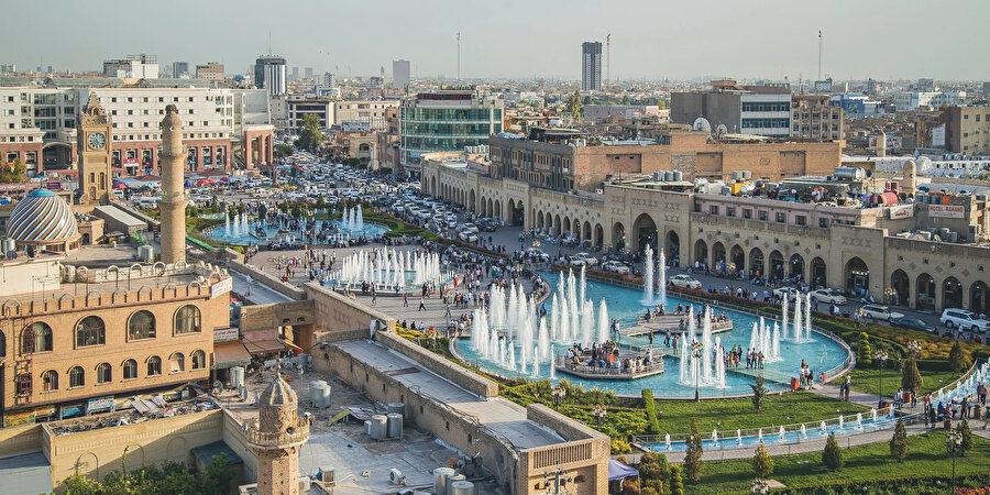 Şu anda yaklaşık 43 milyonluk bir nüfusa sahip olduğu tahmin edilen Irak nüfusu, ülkenin istikrar ve kalkınmayı teşvik etme çabalarında kritik bir araç olarak görülüyor. 