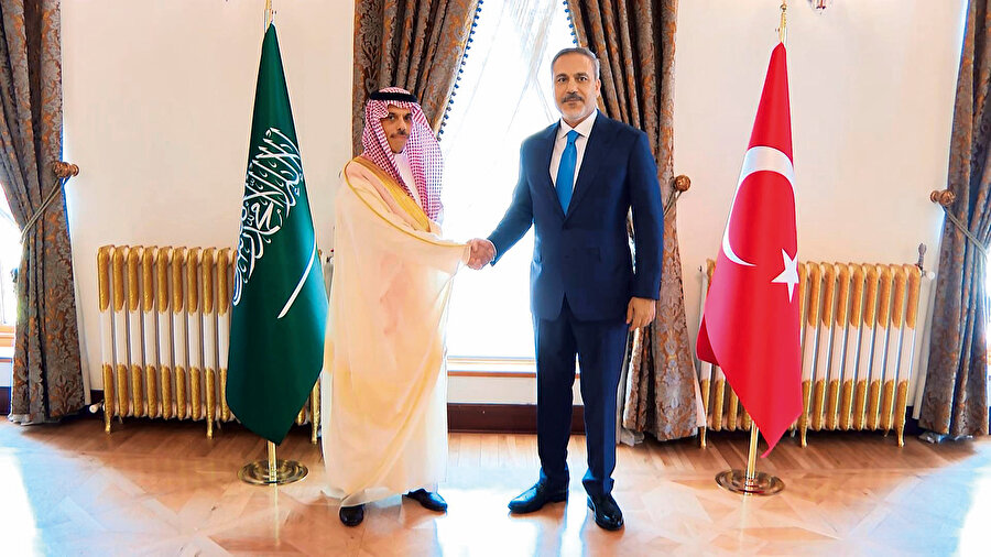 Bin Ferhan, Dışişleri Bakanı Hakan Fidan ile görüşmesinin ardından Dolmabahçe Cumhurbaşkanlığı Çalışma Ofisi'nde düzenlenen ortak basın toplantısında konuştu.