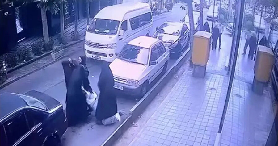 İran Ahlak Polisi'nin geçtiğimiz aylarda Tahran'da başörtüsü takmadıkları için iki genç kızı dövdüğü video sosyal medyada yaygın bir öfkeye yol açmıştı.