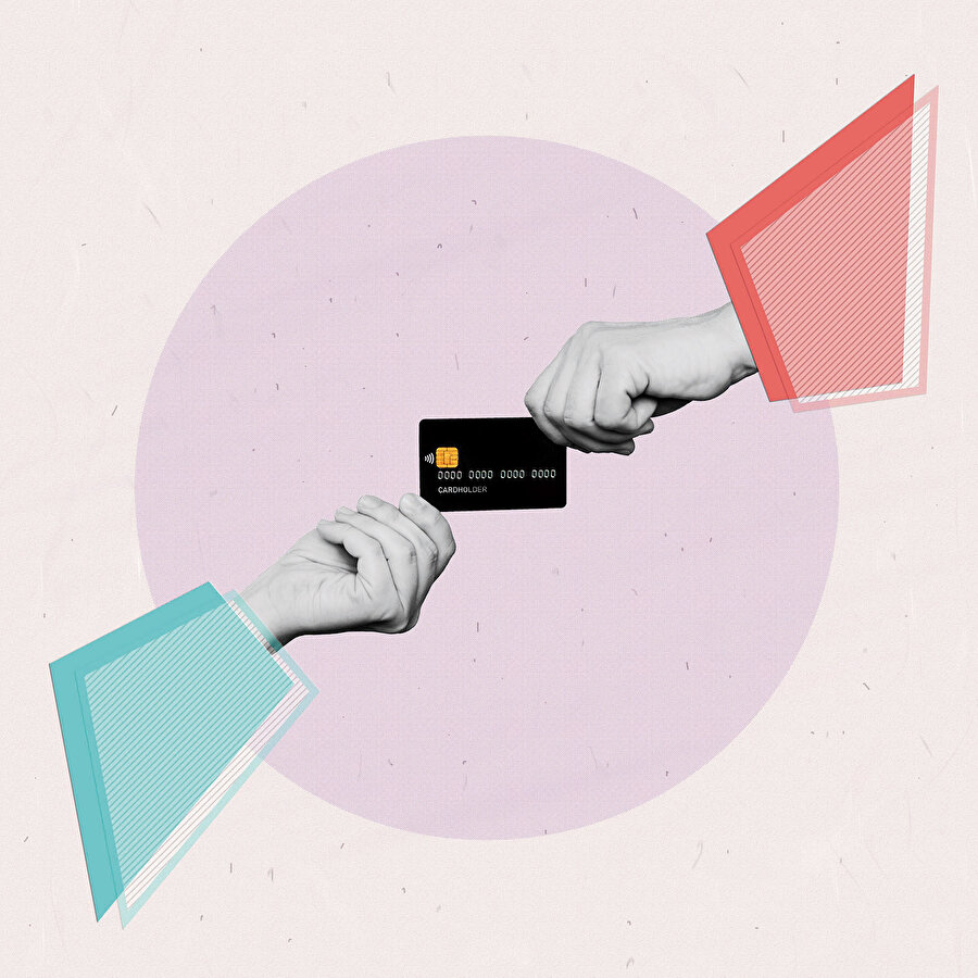 Aslında kredi kartı taşımamak değil taşımak sıkıntıya yol açmaktadır. Yaygın ihtiyaç ise en azından ülkemiz için söz konusu değildir. Elektrik, su, telefon sözleşmelerindeki faiz maddesi bu hususta emsal gösterilemez. Bu sebeplerle İslam akit nazariyesi açısından kredi kartına fetva verme imkânı bulunmamaktadır.