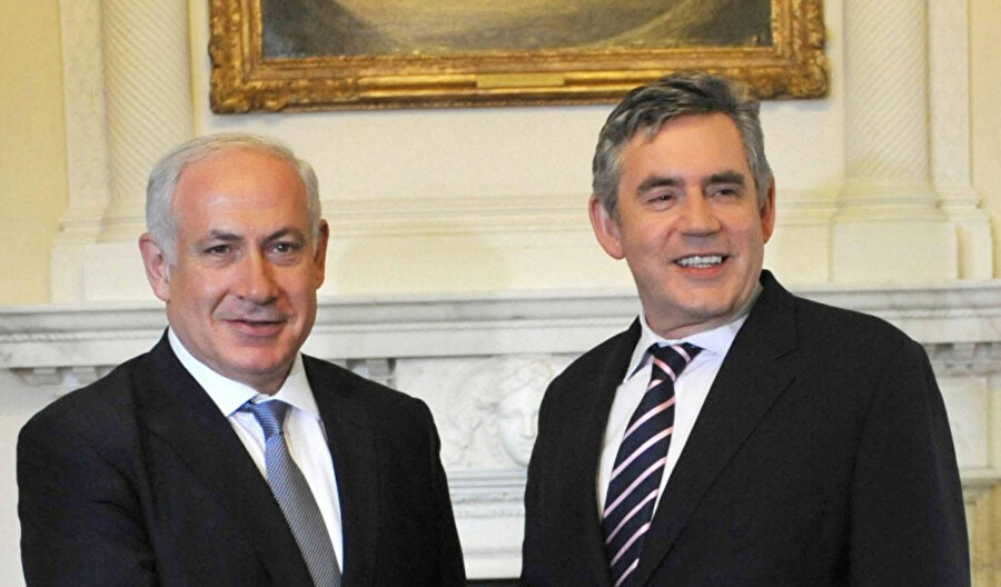 İsrail Başbakanı Benyamin Netanyahu (solda), Londra'da İngiltere Başbakanı Gordon Brown ile bir arada, Ağustos 2009.