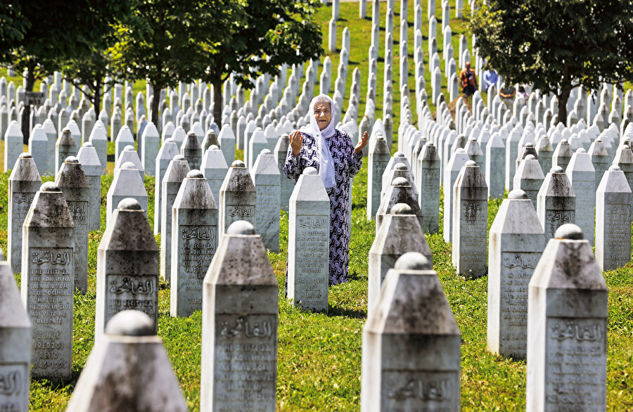 11 Temmuz gününün dünyanın en çatı kurumu BM tarafından kabulü ile Bosna-Hersek devleti ve Boşnaklar, Srebrenica Soykırımı’nı yok sayan Sırbistan ve onu destekleyen inkâr lobisine karşı diplomatik bir zafer kazandı.
