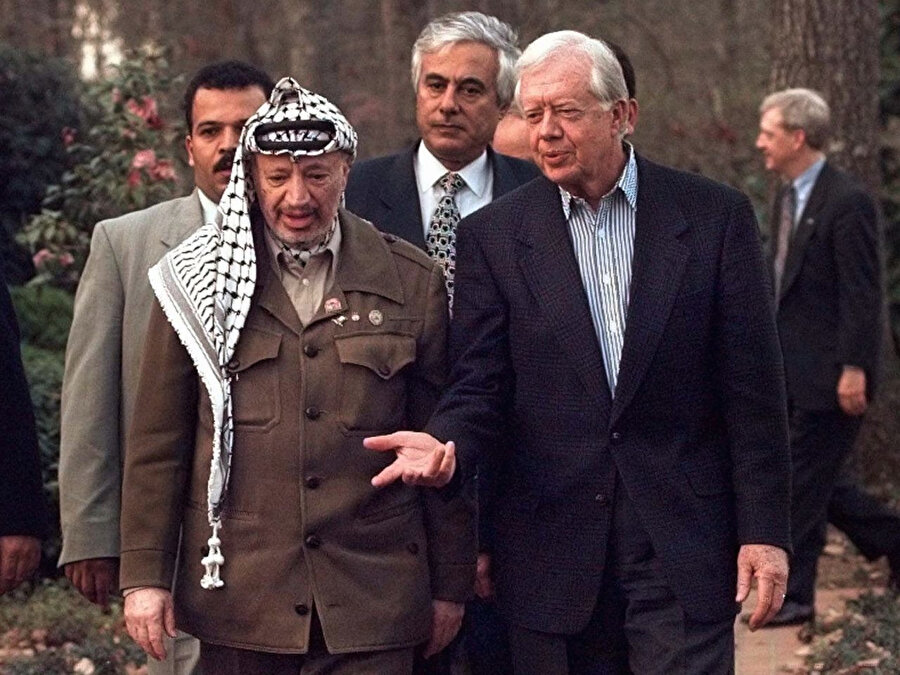 Jimmy Carter ve Yaser Arafat bir arada.