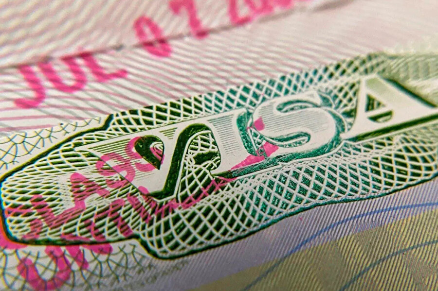 Yeni anlaşmayla, Katar'a hâlihazırda vizesiz seyahat edebilen ancak Körfez ülkesinde 30 gün kalmalarına izin verilen ABD vatandaşlarına artık 90 güne kadar kalma izni verilecek ve Katar vatandaşlarının ABD'ye 90 güne kadar vizesiz seyahat etmelerine imkân sağlanacak.