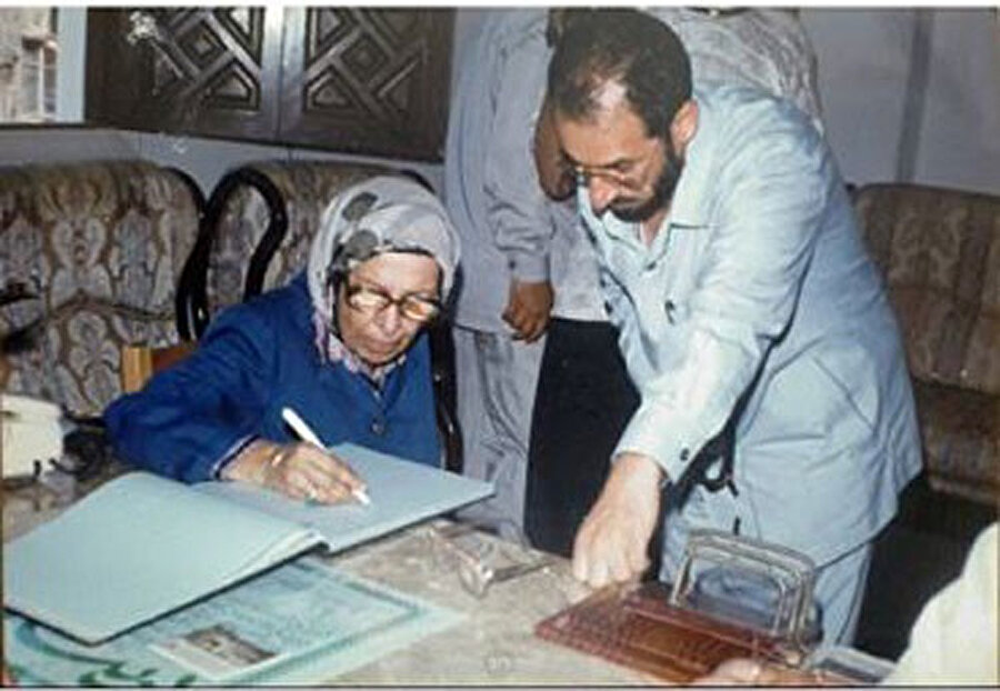 Eserleriyle, İslâm dünyasının dört bir yanında tanınıyordu.