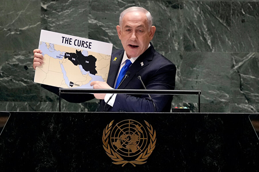 Netanyahu'nun Mısır, Suudi Arabistan, Sudan, Birleşik Arap Emirlikleri, Ürdün'ü kutsanmış ülkeler olarak gösteren bir haritayı Genel Kurul salonunda göstermesi dikkat çekerken başka bir harita da ise Filistin toprağı olan Doğu Kudüs, Batı Şeria ve Gazze Şeridi'nin tamamının "İsrail" olarak gösterildiği görüldü.