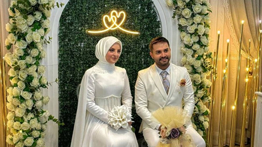 Kadir Ezildi ve nişanlısı Gamze Türkmen