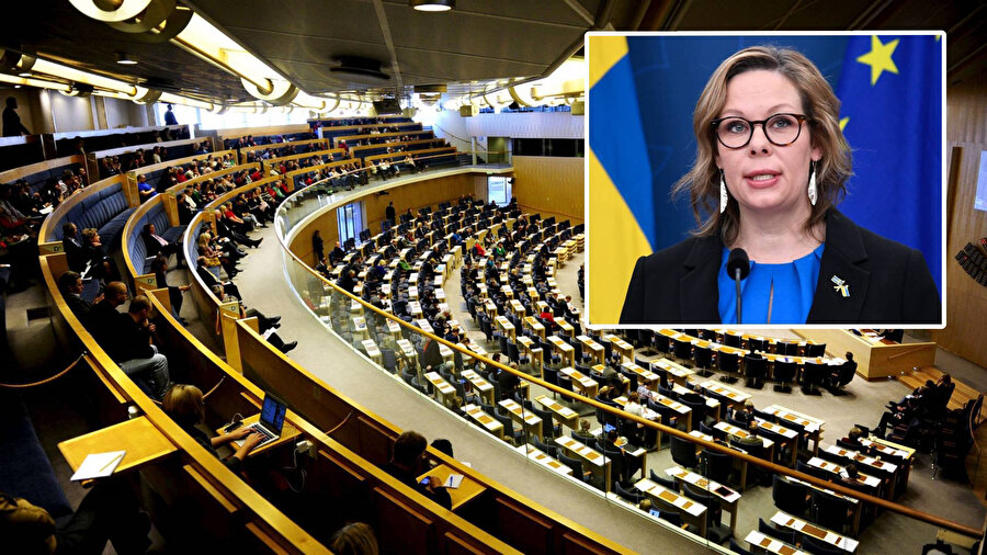 İsveç Dışişleri Bakanı İsrail'i desteklemesi nedeniyle domatesli saldırıya uğradı.