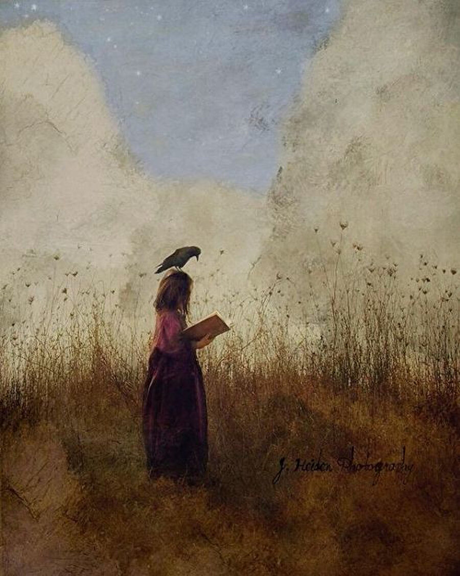 Şiir, alt alta yazılan “yükseltilmiş bir sıradan dil”dir