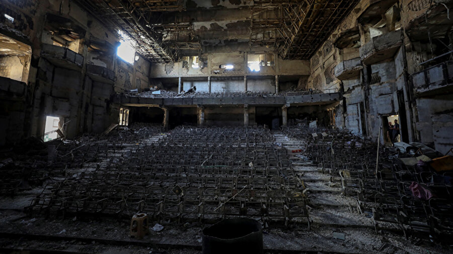 Gazze İslâm Üniversitesi'nin kömürleşmiş salonu, 28 Nisan 2024.