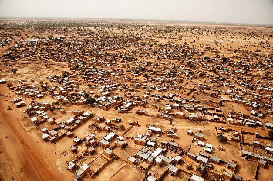 Burkina Faso’nun kuzeyindeki Barsalogho şehrinde el Kaide bağlantılı silahlı bir grup tarafından düzenlenen saldırıda 200’den fazla sivil hayatını kaybetti. 