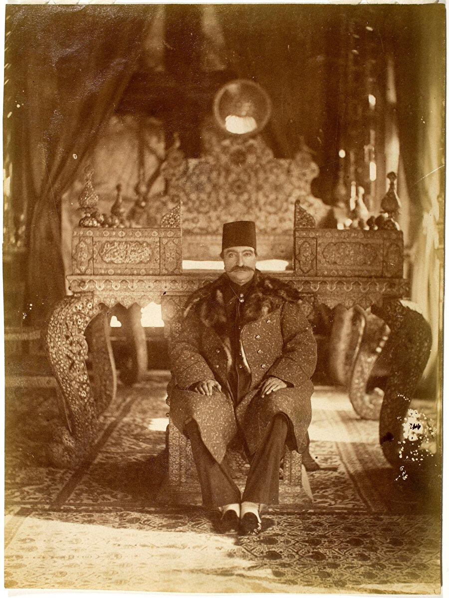 Kaçar hükümdarı Nâsırüddin Şah (iktidar süresi: 1848-1896), 50 yıla yakın süren hükümdarlığı süresince, resmî olarak Avrupa'yı ziyaret eden modern ilk İran hükümdarıdır.