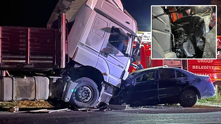 ​Nevşehir'de tır ile otomobil kafa kafaya çarpıştı.