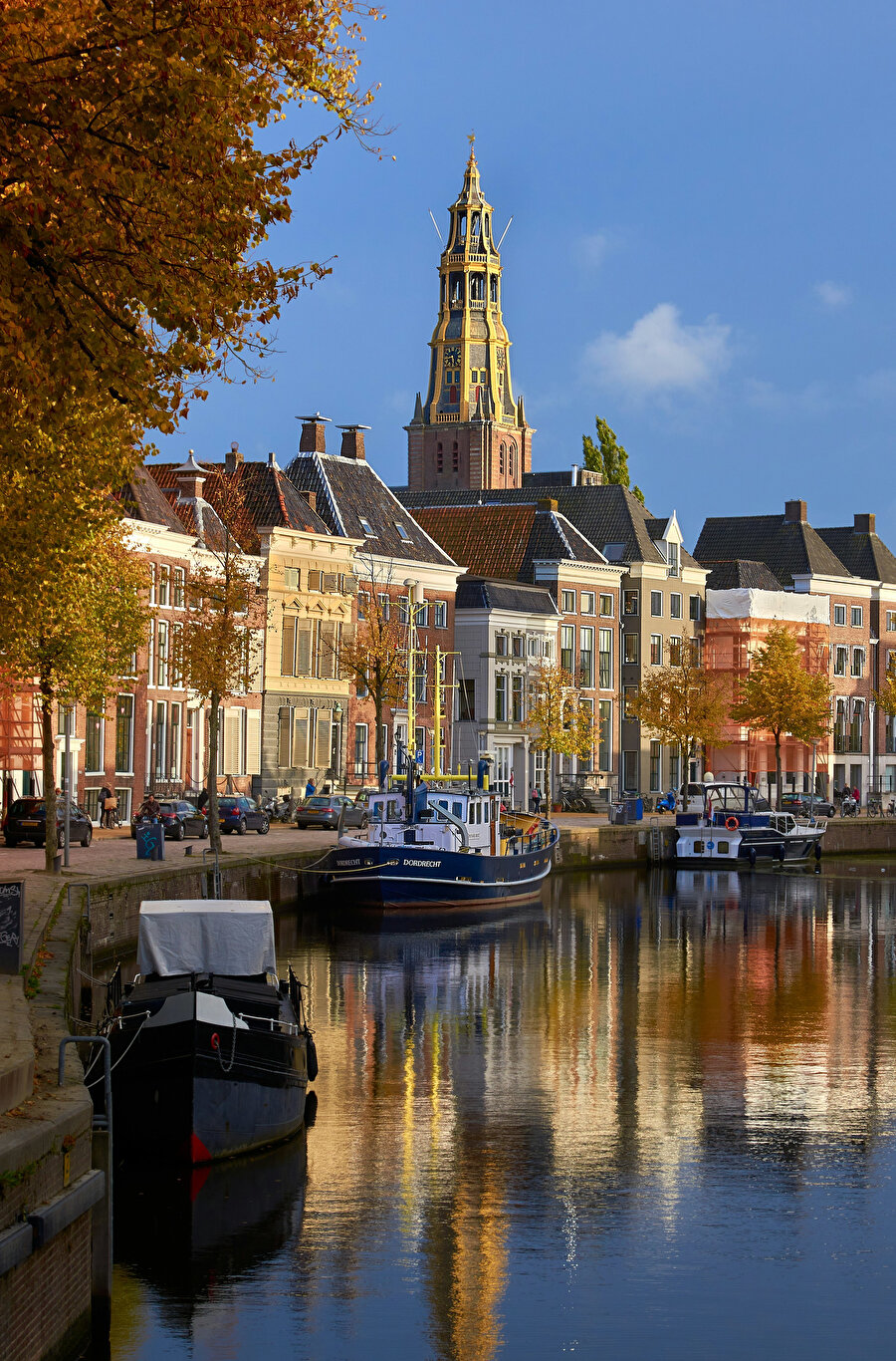 Açık hava pazarı Vismarkt, Groningen'de görülmesi gereken yerlerden biri.