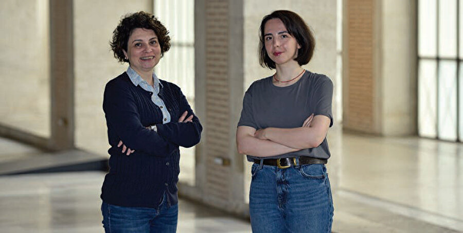 Doç. Dr. Ayşen Şatıroğlu ve Aleyna Ayan.