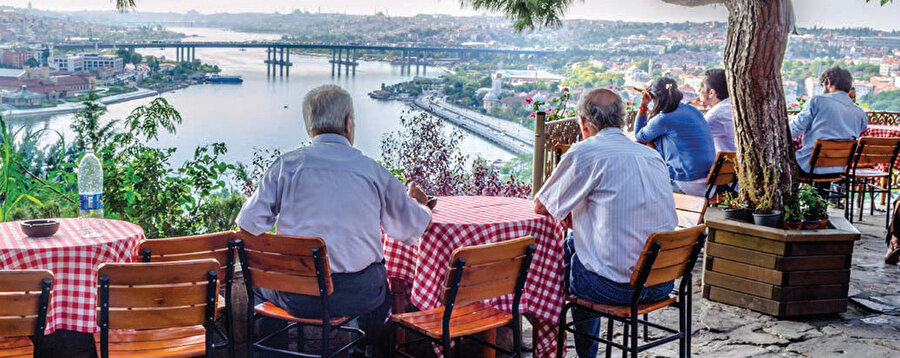 Anne-babanın akrabalarıyla ilişkisi, bizim akrabalarımızla ilişkimizi de belirliyor.