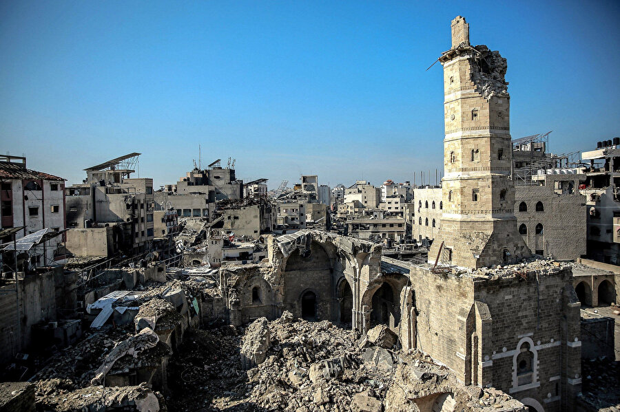 Büyük Ömer Camii’nin minaresi, camiden geriye kalan tek şey.