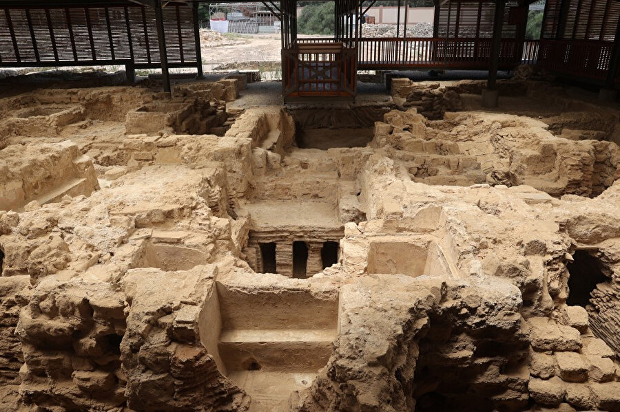 Gazze Şeridi'nin merkezindeki Deyr al-Balah'a yakın Tell Umm el-Amr'daki Saint Hilarion Manastırı arkeolojik alanındaki kalıntılar, 11 Ağustos 2024.