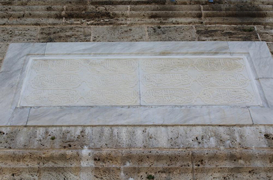 Drina Köprüsü'nün Osmanlıca kitâbesi.